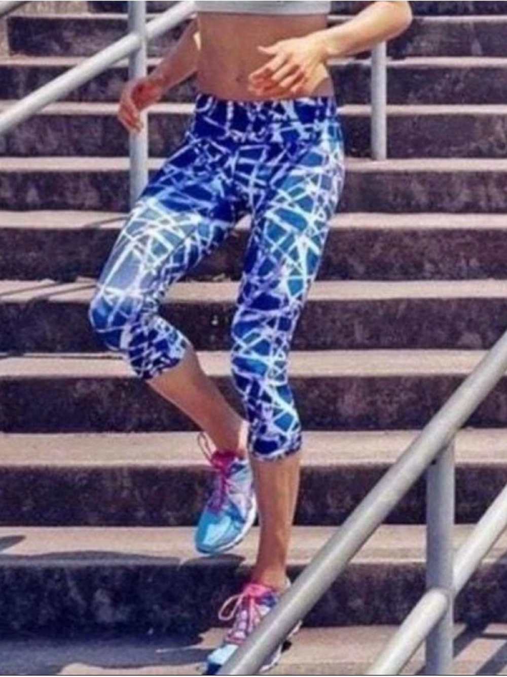 Athleta Blue Geometric Capri Leggings - Active Women's Pants
